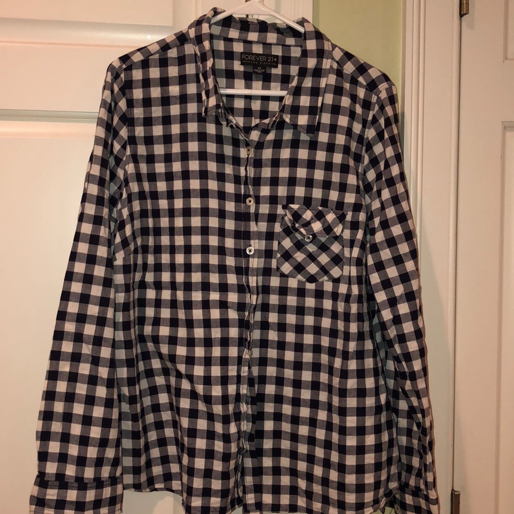 LIGHTLY WORN BUTTON DOWN SHIRT